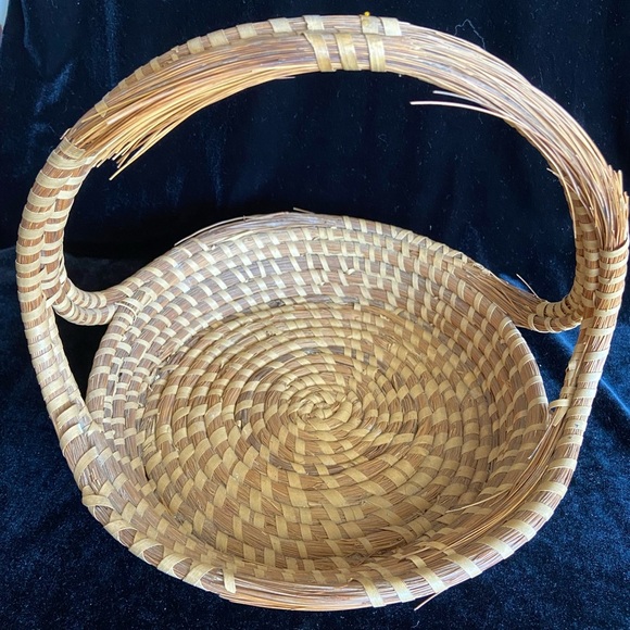 Source Unknown Other - Vintage Sweetgrass Basket With Handle Handmade In Charleston, South Carolina